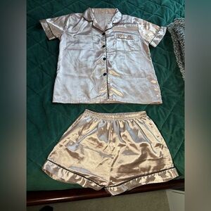 Stunning satin pajama sets #loungevibes